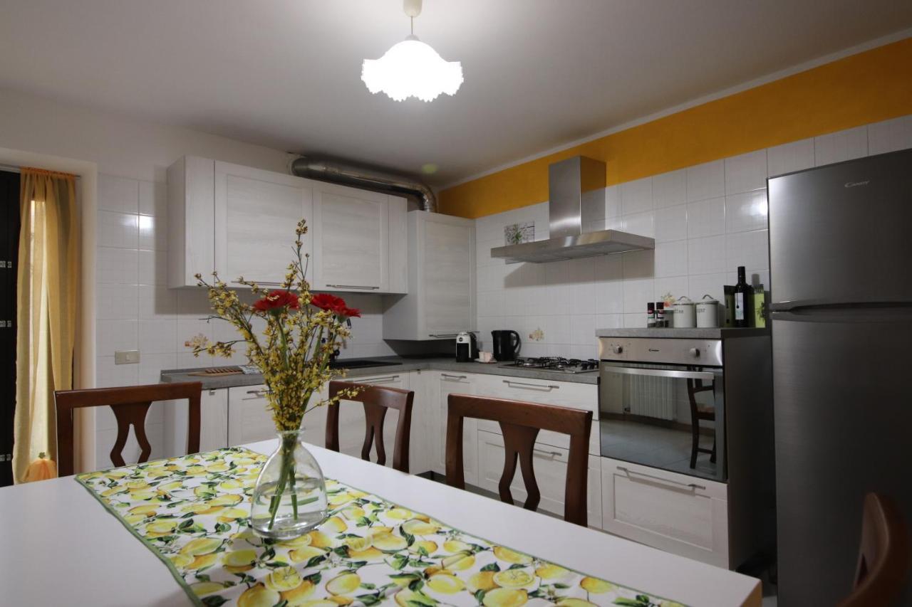Casa Vacanze Al Borgo Caprino Veronese Exteriör bild