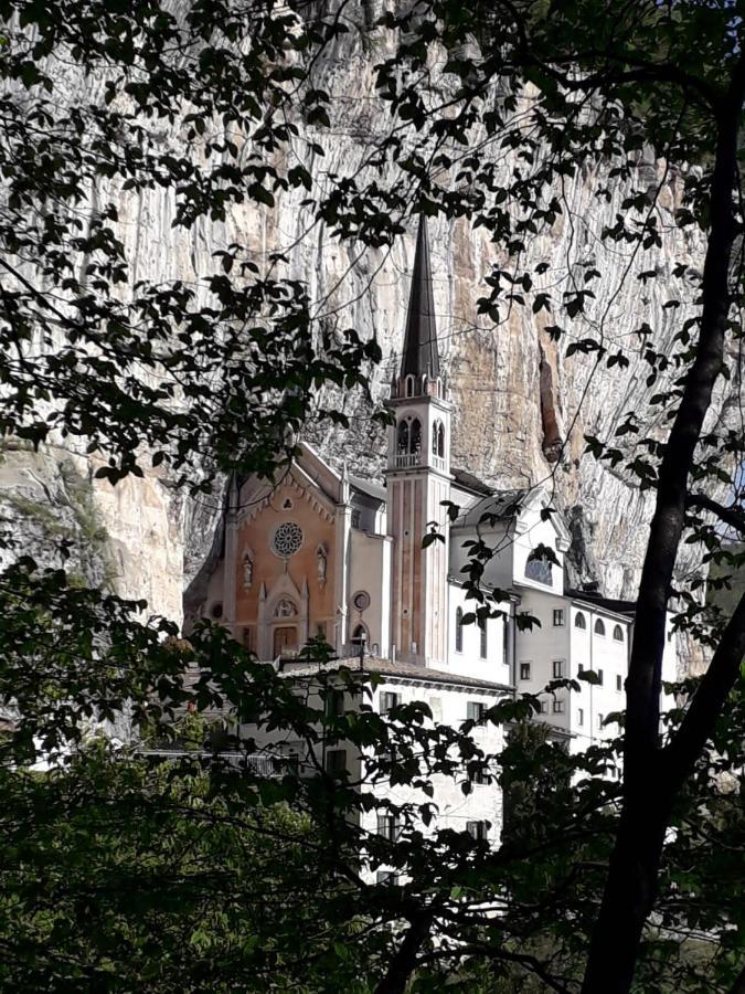Casa Vacanze Al Borgo Caprino Veronese Exteriör bild